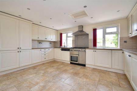 Living Kitchen/Dining Room