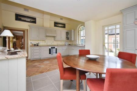 Living Kitchen/Dining Room