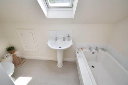 En-Suite Bathroom