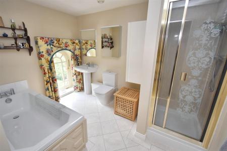 En-Suite Bathroom