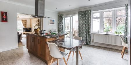 Living Kitchen/Dining Room