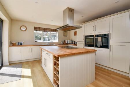 Living Kitchen/Dining Room