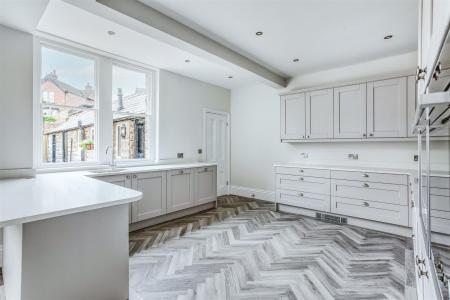 Living Kitchen/Dining Room