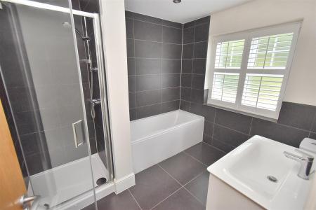 En-Suite Bathroom