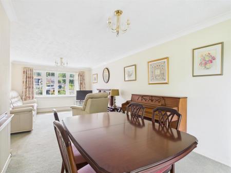 Lounge/Dining Room