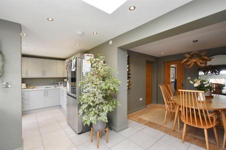 Living Kitchen/Dining Room