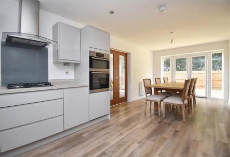 Living Kitchen/Dining Room