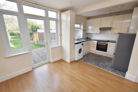 Living Kitchen/Dining Room