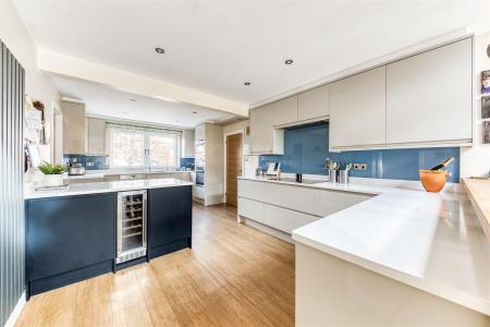 Kitchen/Dining Area