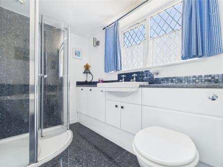 En-Suite Bathroom
