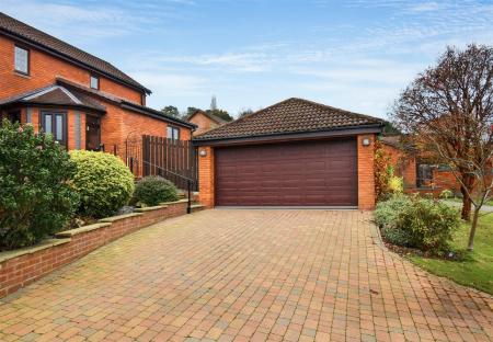 Brick & Tile Double Detached Garage