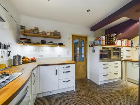 'L' Shaped Kitchen