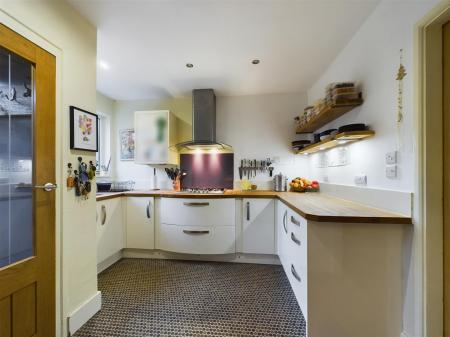 'L' Shaped Kitchen