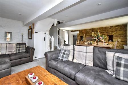 Impressive Spacious Lounge/Dining Room