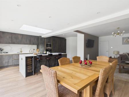 Living Kitchen/Dining/Lounge