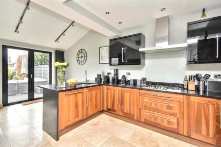 Living Kitchen/Dining Room