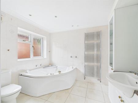 En-Suite Bathroom