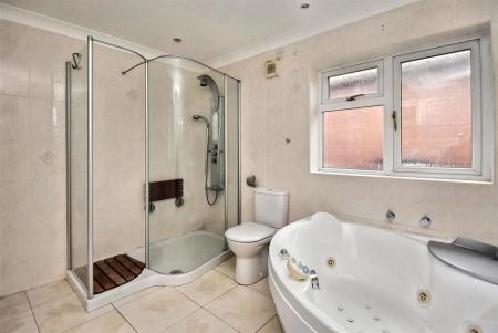 En-Suite Bathroom