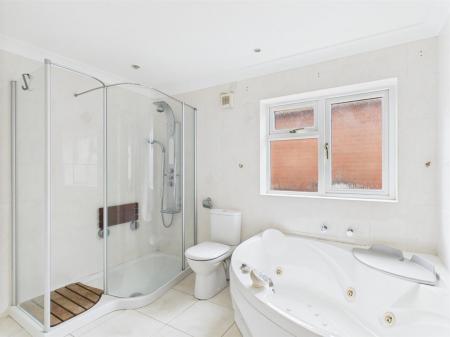 En-Suite Bathroom