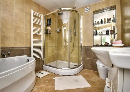 En-Suite Bathroom