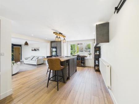 Dining/Kitchen Area