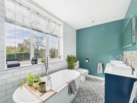 En-Suite Bathroom
