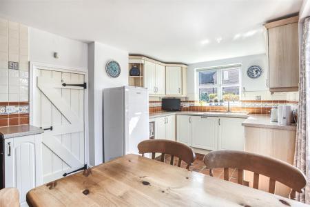 Living Kitchen/Dining Room