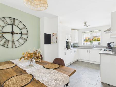 Living Kitchen/Dining Room