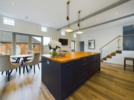 Kitchen/Dining Area