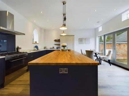 Kitchen/Dining Area