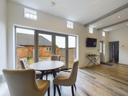 Kitchen/Dining Area
