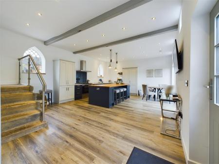 Kitchen/Dining Area