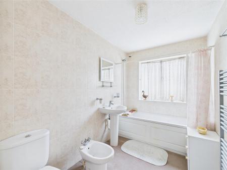 En-Suite Bathroom