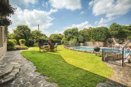 Heated Kidney Shaped Swimming Pool