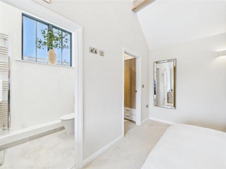 En-suite & Dressing Room