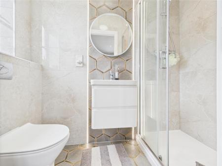 En-Suite To Master Bedroom