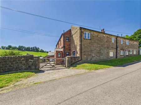 The Farm House With Gated Driveway