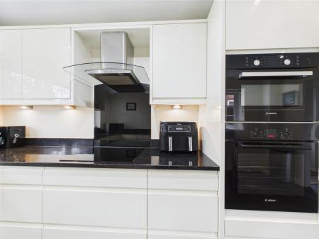 Granite Work Tops And High Spec Appliances