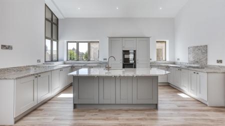 Living Kitchen/Dining Room