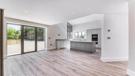 Living Kitchen/Dining Room
