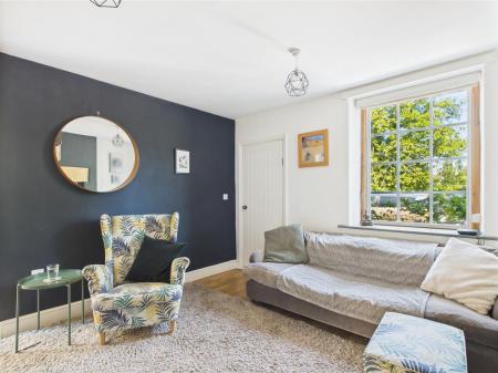 Charming Lounge