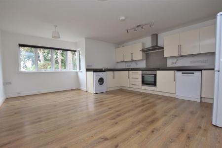 Spacious Open Plan Living/Dining Kitchen