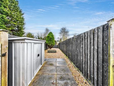 Large Garden With Storage