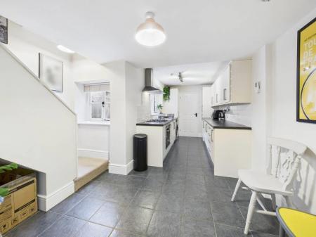 Kitchen/ Dining Room
