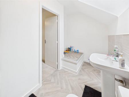 Spacious En-Suite