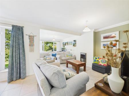 Open Plan Lounge/Dining Area