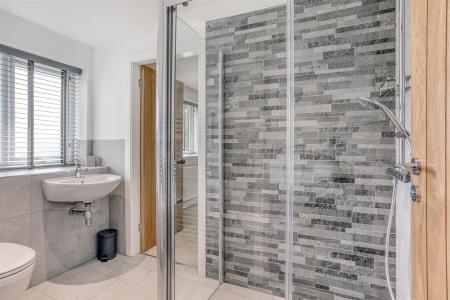 Jack & Jill Style En-Suite