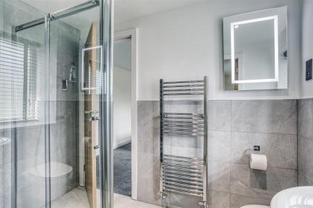 Jack & Jill Style En-Suite