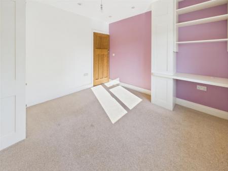 Double Bedroom With Fitted Furniture