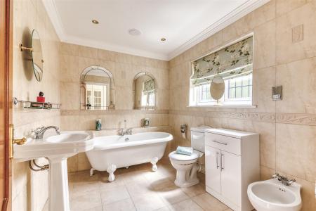 En-Suite Bathroom